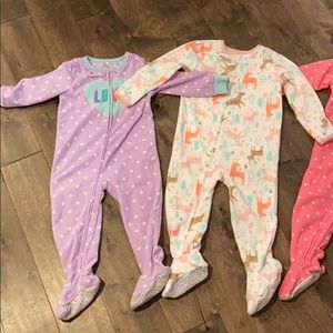 ⭐️Bundle of footed pajamas ⭐️